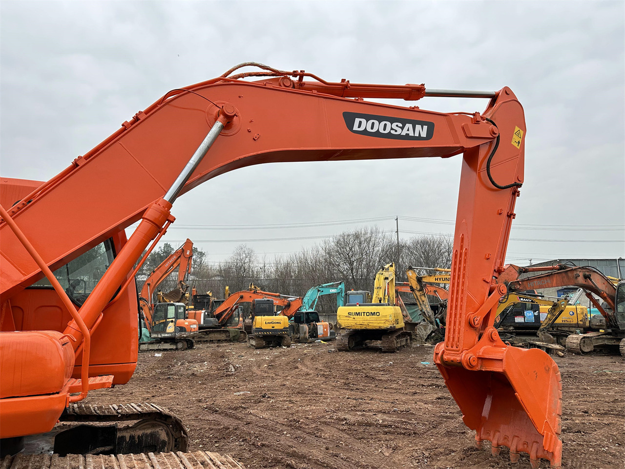 DOOSAN DH220 excavator - Pelle sur chenille: photos 4 DOOSAN DH220 excavator - Pelle sur chenille: photos 4