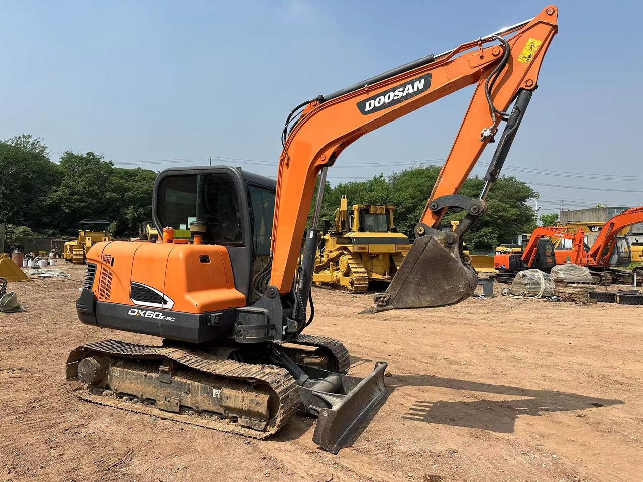 DOOSAN DX60 - Pelle sur chenille: photos 3 DOOSAN DX60 - Pelle sur chenille: photos 3