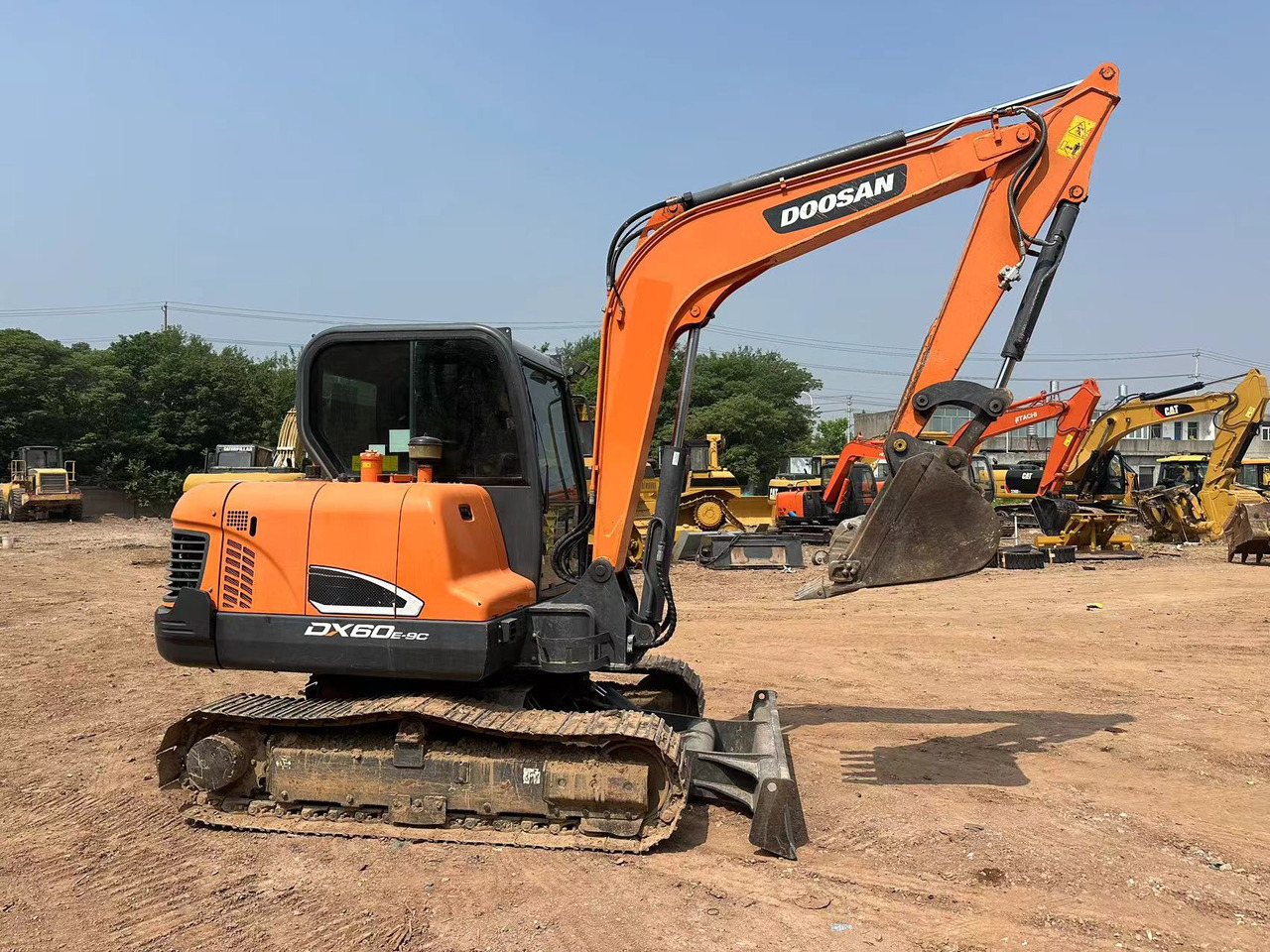 DOOSAN DX60 - Pelle sur chenille: photos 5 DOOSAN DX60 - Pelle sur chenille: photos 5