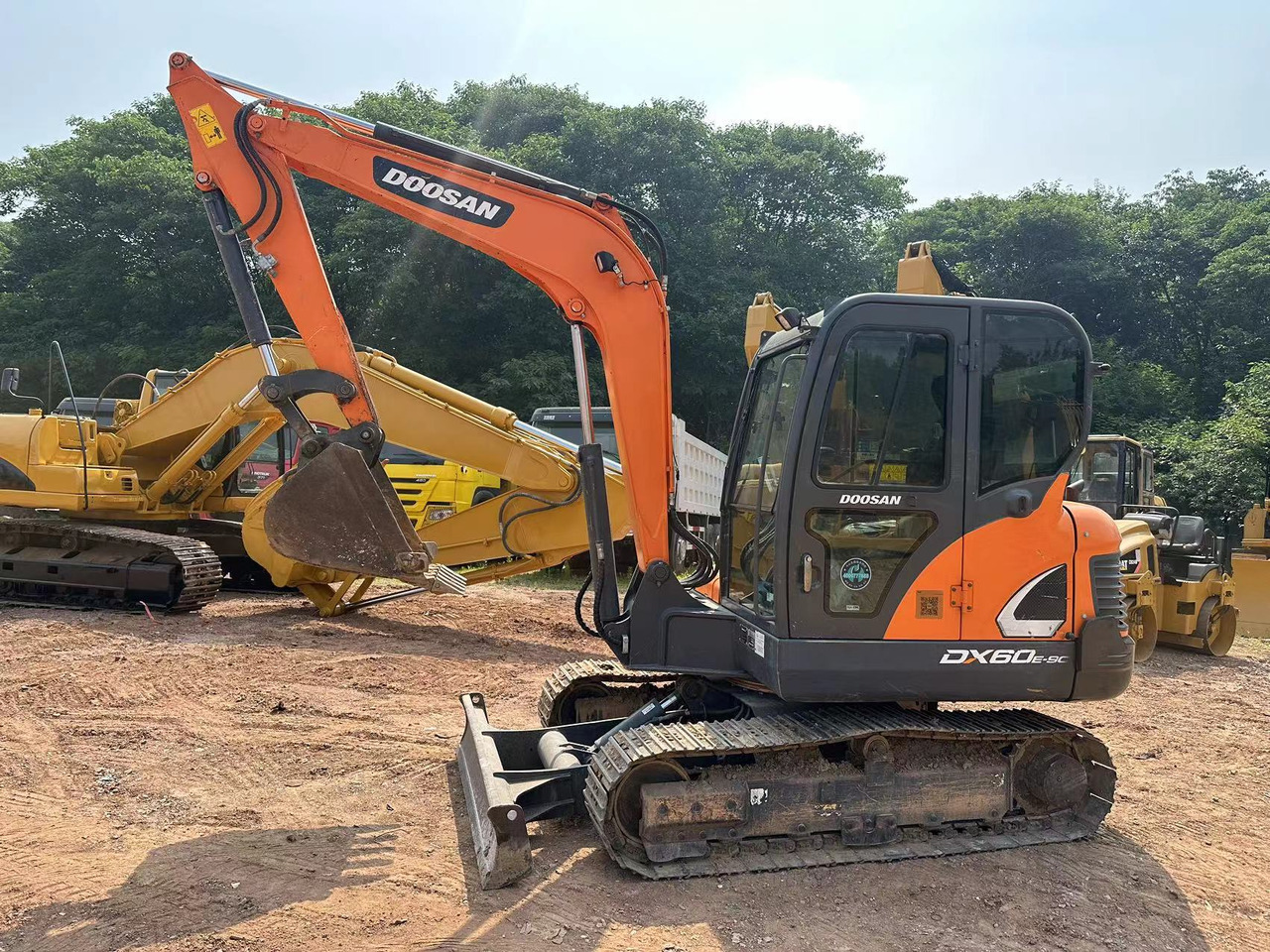 DOOSAN DX60 - Mini pelle: photos 1 DOOSAN DX60 - Mini pelle: photos 1