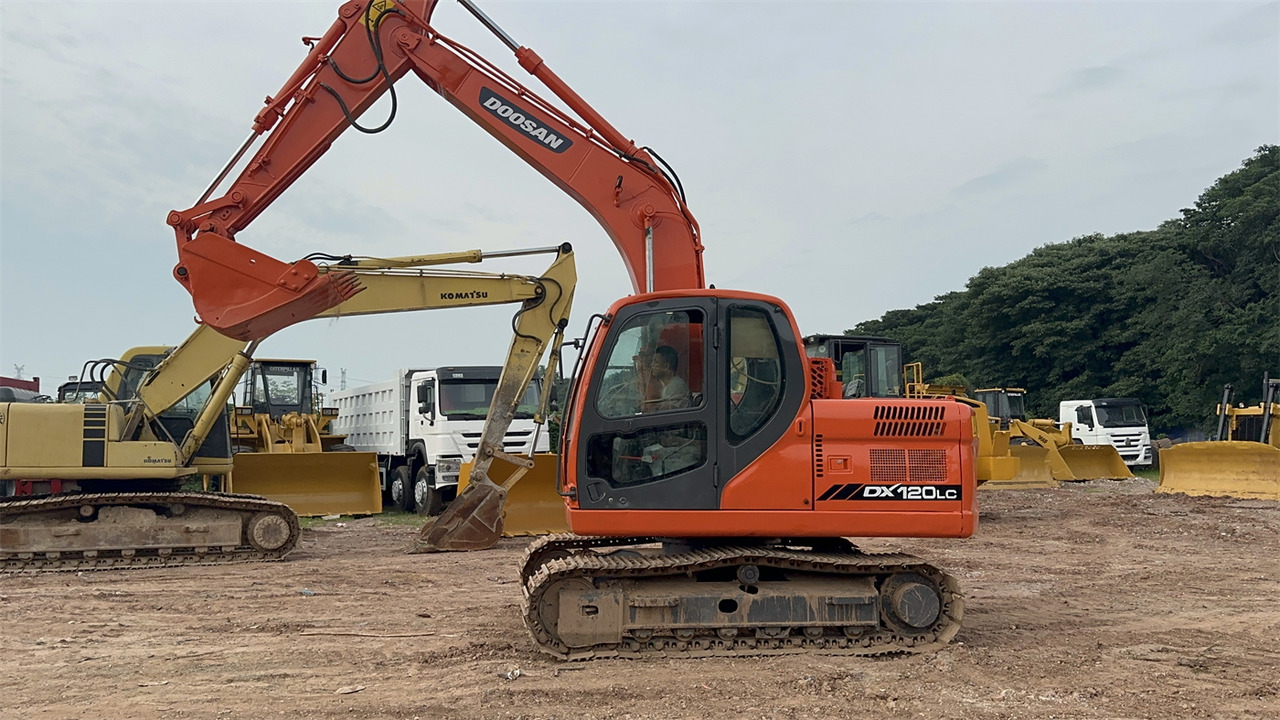 Doosan DX120 - Pelle sur chenille: photos 3 Doosan DX120 - Pelle sur chenille: photos 3