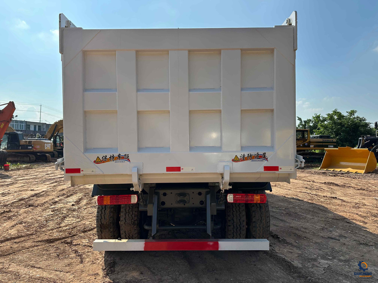 HOWO 400 With Bumper - Camion benne: photos 5 HOWO 400 With Bumper - Camion benne: photos 5