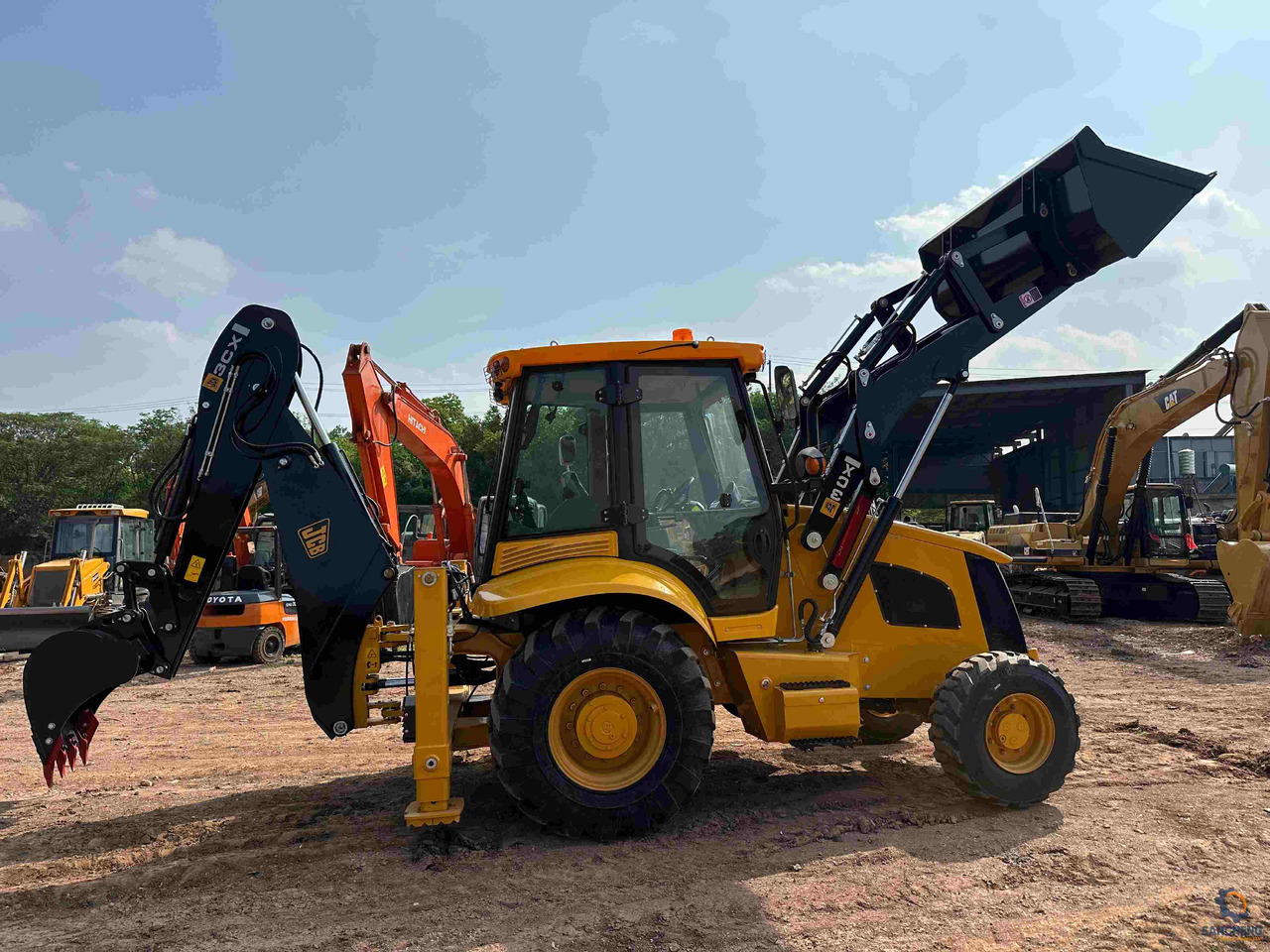 JCB 3CX - Tractopelle: photos 1 JCB 3CX - Tractopelle: photos 1