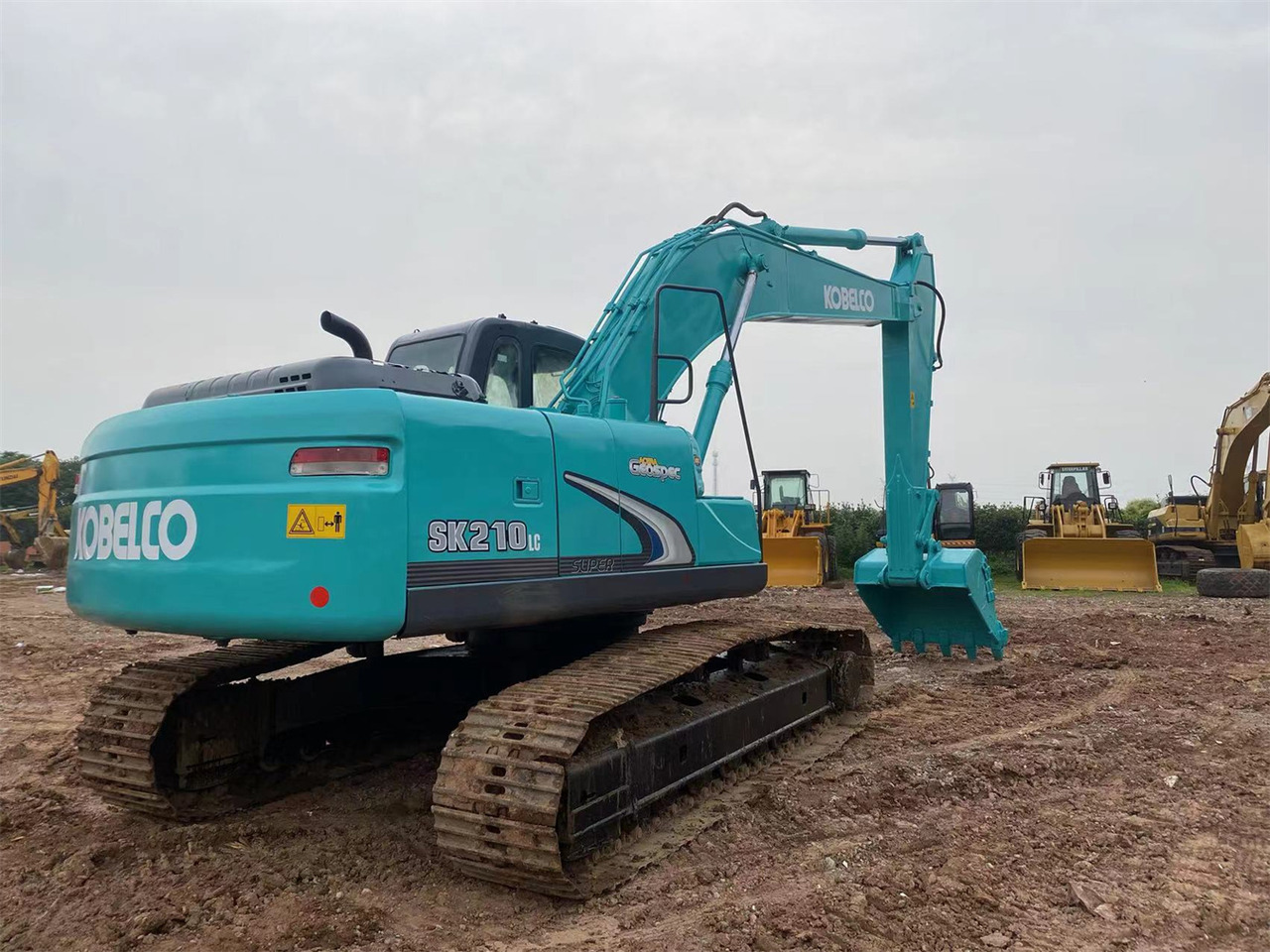 KOBELCO SK210LC-8 - Pelle sur chenille: photos 3 KOBELCO SK210LC-8 - Pelle sur chenille: photos 3