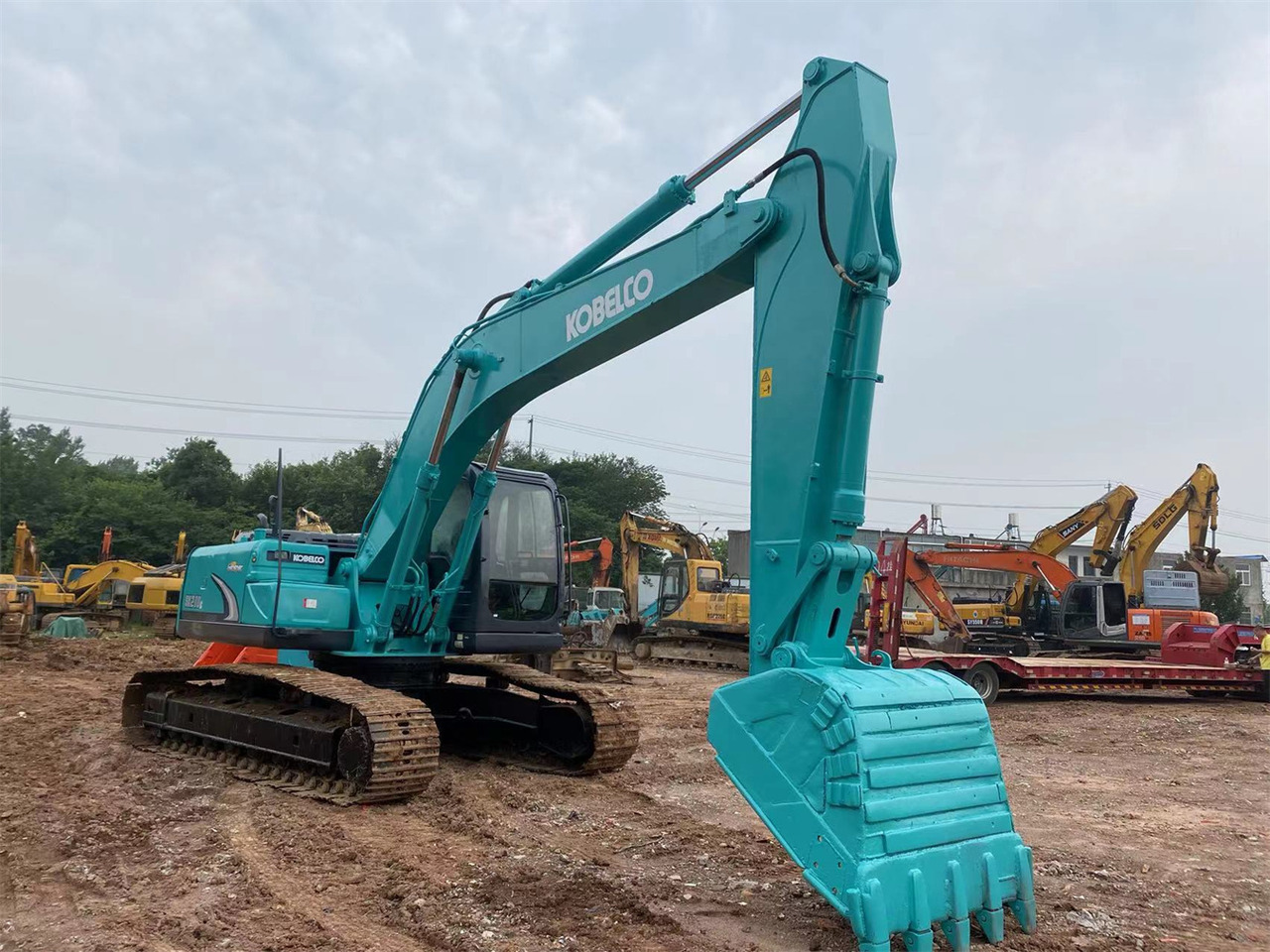 KOBELCO SK210LC-8 - Pelle sur chenille: photos 2 KOBELCO SK210LC-8 - Pelle sur chenille: photos 2