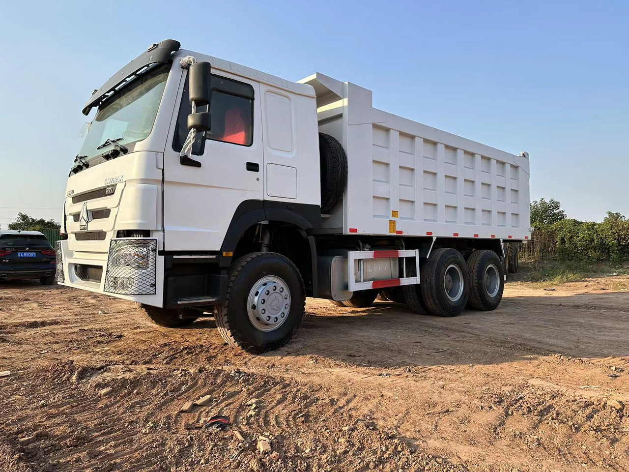 SINOTRUK HOWO 371hp 6x4 - Camion benne: photos 3 SINOTRUK HOWO 371hp 6x4 - Camion benne: photos 3