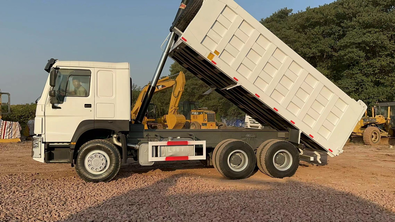 SINOTRUK HOWO 371hp 6x4 - Camion benne: photos 4 SINOTRUK HOWO 371hp 6x4 - Camion benne: photos 4