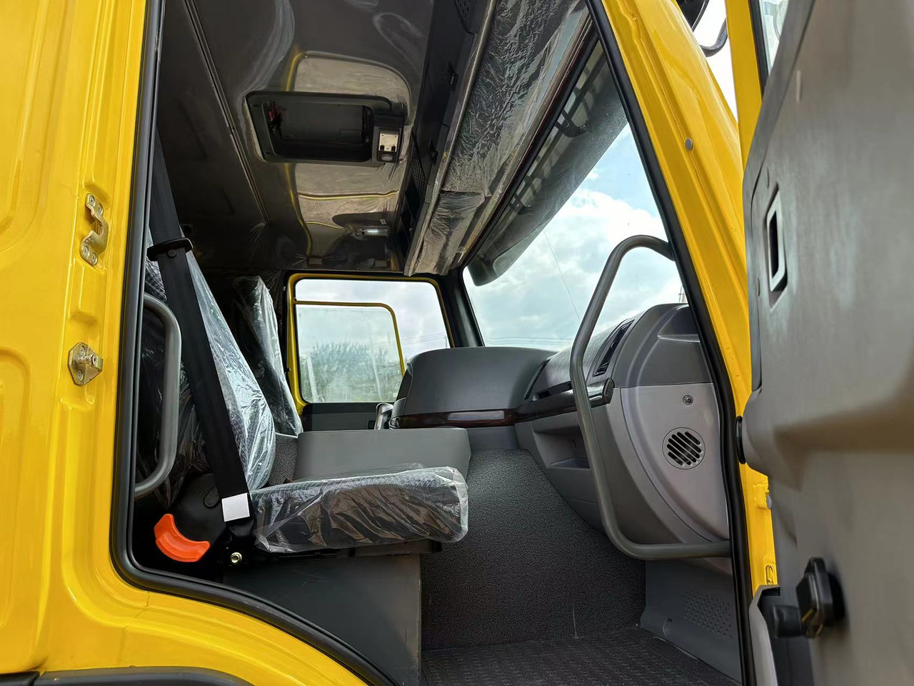 Camion benne SINOTRUK Howo 371 Dump truck: photos 9