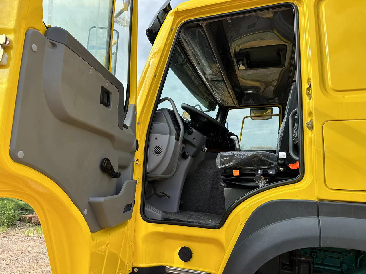 Camion benne SINOTRUK Howo 371 Dump truck: photos 11