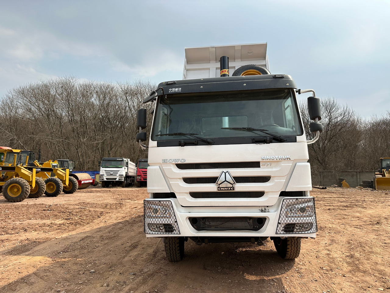 Camion benne pour transport de équipements lourds SINOTRUK Howo Dump truck 371: photos 8