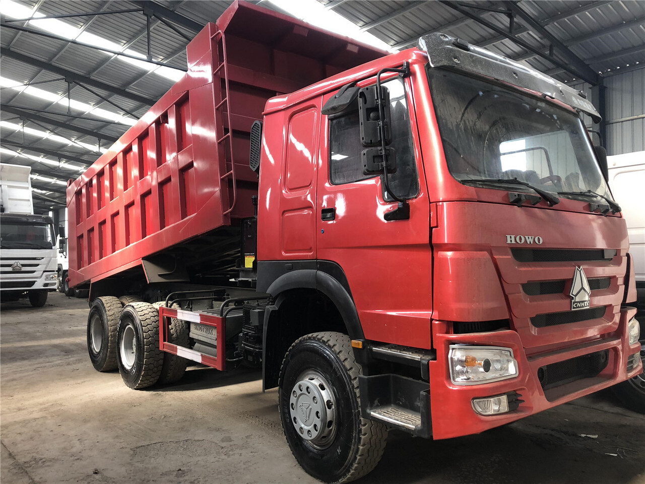 SINOTRUK Howo Dump truck 371hp - Camion benne: photos 1 SINOTRUK Howo Dump truck 371hp - Camion benne: photos 1
