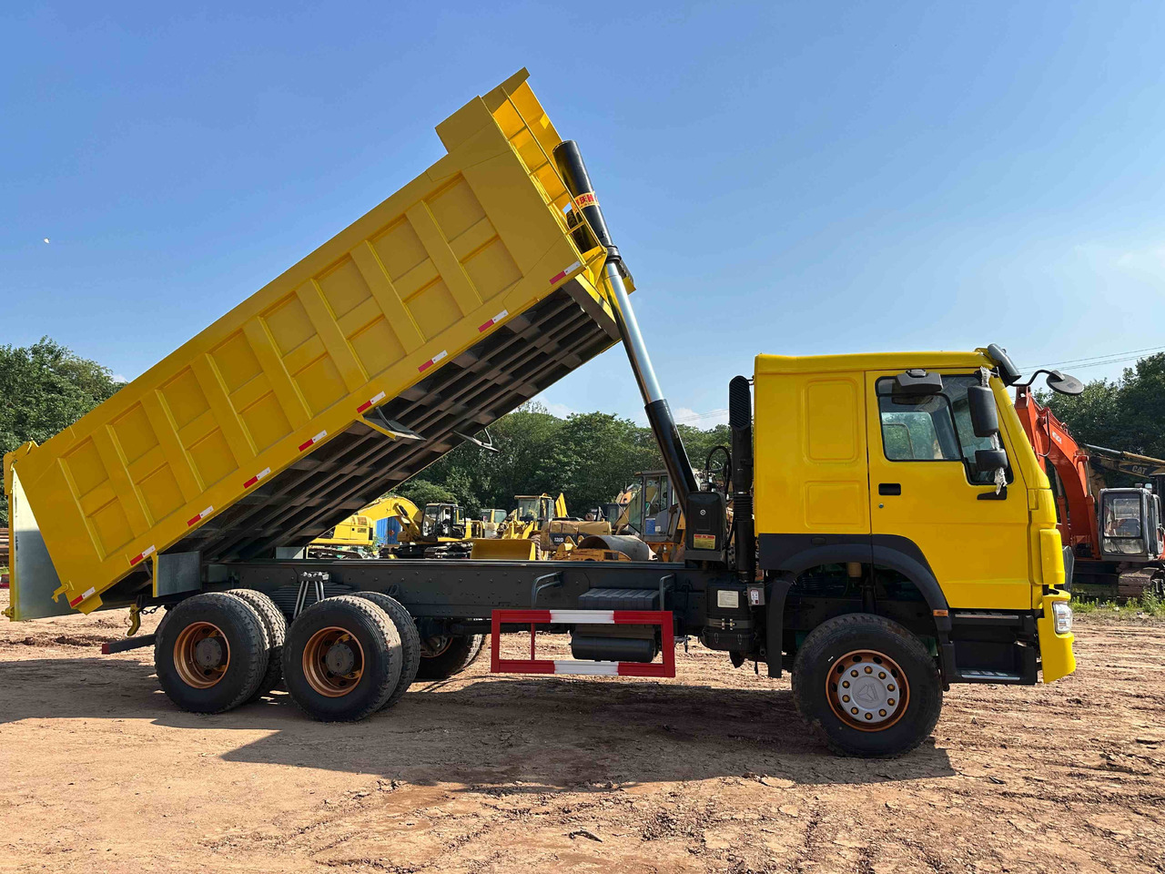 Sinotruk HOWO 400hp 6X4 - Camion benne: photos 4 Sinotruk HOWO 400hp 6X4 - Camion benne: photos 4