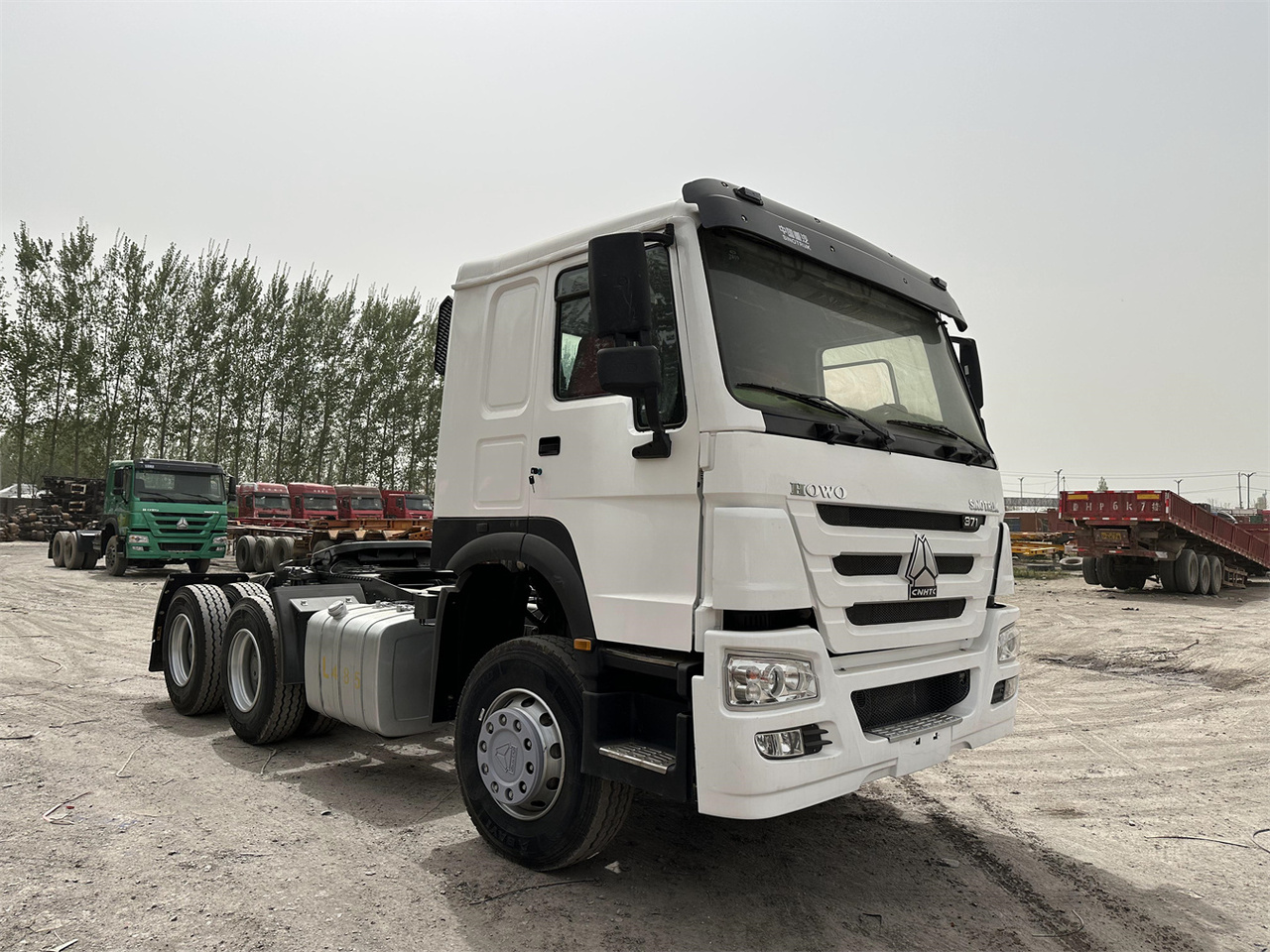 SINOTRUK Howo 371 Truck Head - Tracteur routier: photos 1 SINOTRUK Howo 371 Truck Head - Tracteur routier: photos 1