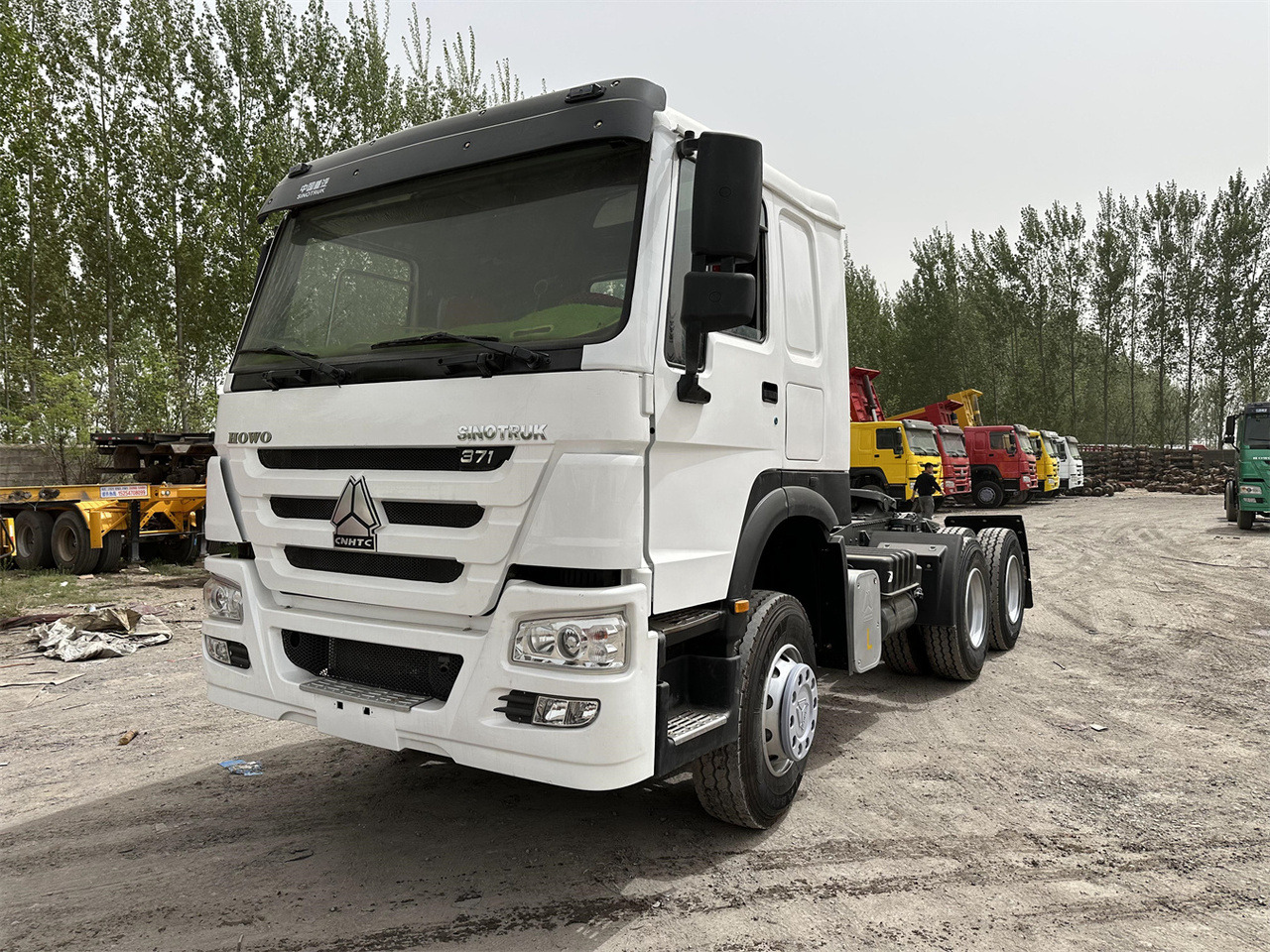 SINOTRUK Howo 371 Truck Head - Tracteur routier: photos 1 SINOTRUK Howo 371 Truck Head - Tracteur routier: photos 1
