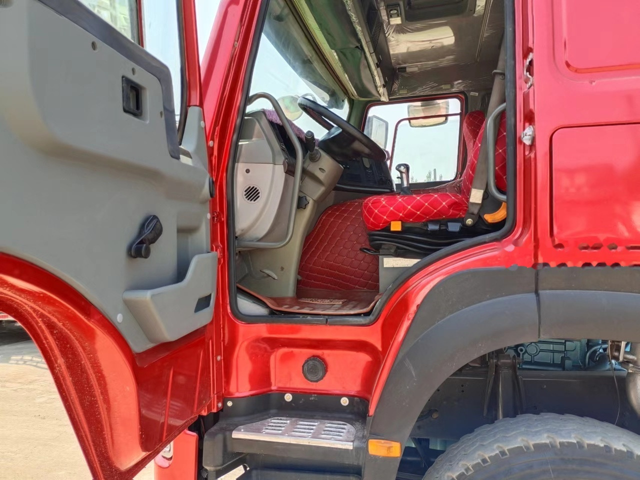 Tracteur routier SINOTRUK Howo tractor unit 420hp 6x4: photos 6