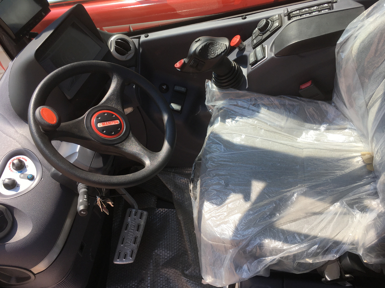 MANITOU MHT 10230 ST4 - 2018 - Chariot télescopique: photos 4 MANITOU MHT 10230 ST4 - 2018 - Chariot télescopique: photos 4