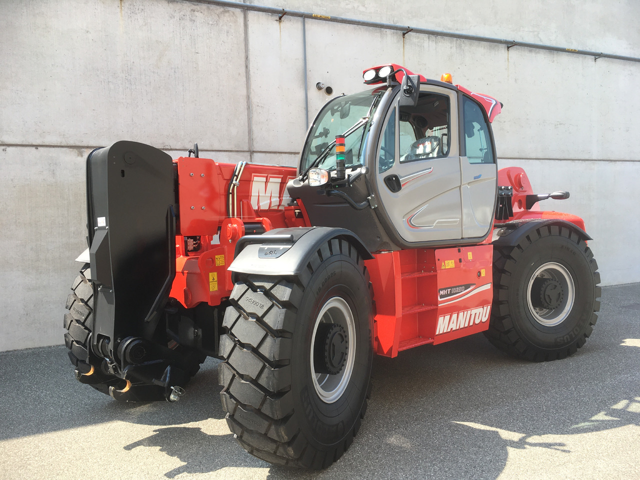 MANITOU MHT 10230 ST4 - 2018 - Chariot télescopique: photos 1 MANITOU MHT 10230 ST4 - 2018 - Chariot télescopique: photos 1