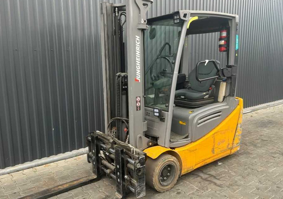 Jungheinrich EFG220 - Chariot élévateur électrique: photos 1 Jungheinrich EFG220 - Chariot élévateur électrique: photos 1