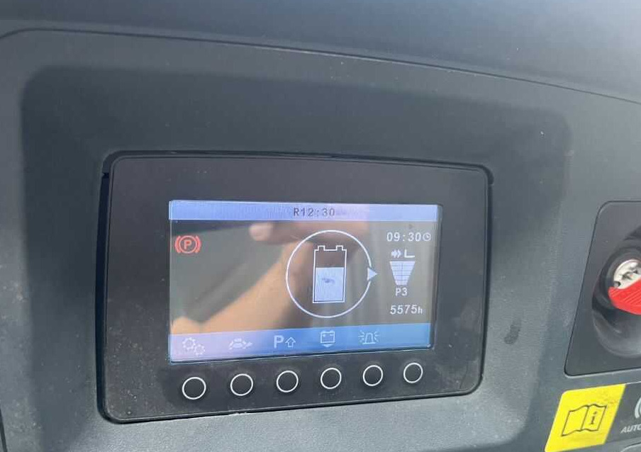 Jungheinrich ETV214 - Chariot à mât rétractable: photos 5 Jungheinrich ETV214 - Chariot à mât rétractable: photos 5