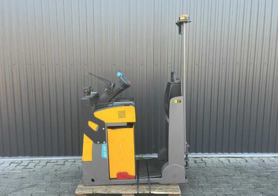 Jungheinrich EZS130 - Chariot tracteur: photos 2 Jungheinrich EZS130 - Chariot tracteur: photos 2