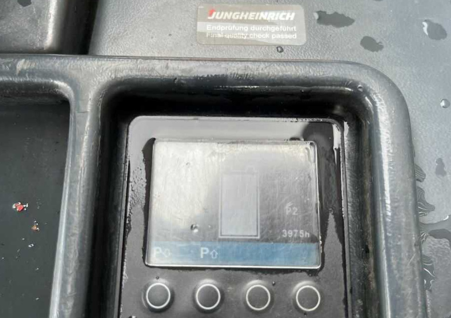 Jungheinrich EZS130 - Chariot tracteur: photos 5 Jungheinrich EZS130 - Chariot tracteur: photos 5