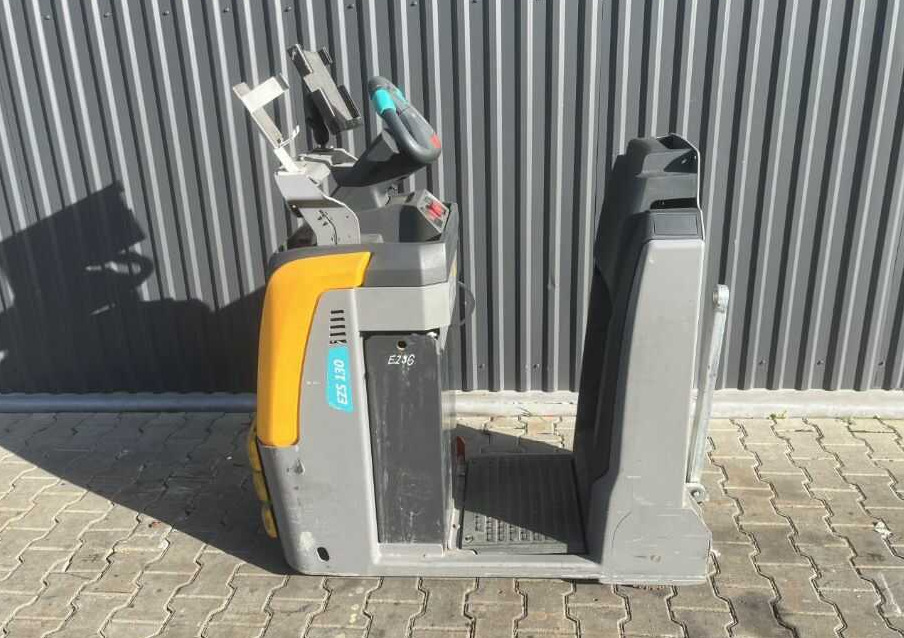 Jungheinrich EZS130 - Chariot tracteur: photos 2 Jungheinrich EZS130 - Chariot tracteur: photos 2