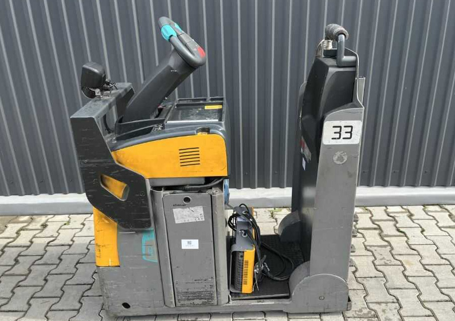 Jungheinrich EZS130 - Chariot tracteur: photos 2 Jungheinrich EZS130 - Chariot tracteur: photos 2