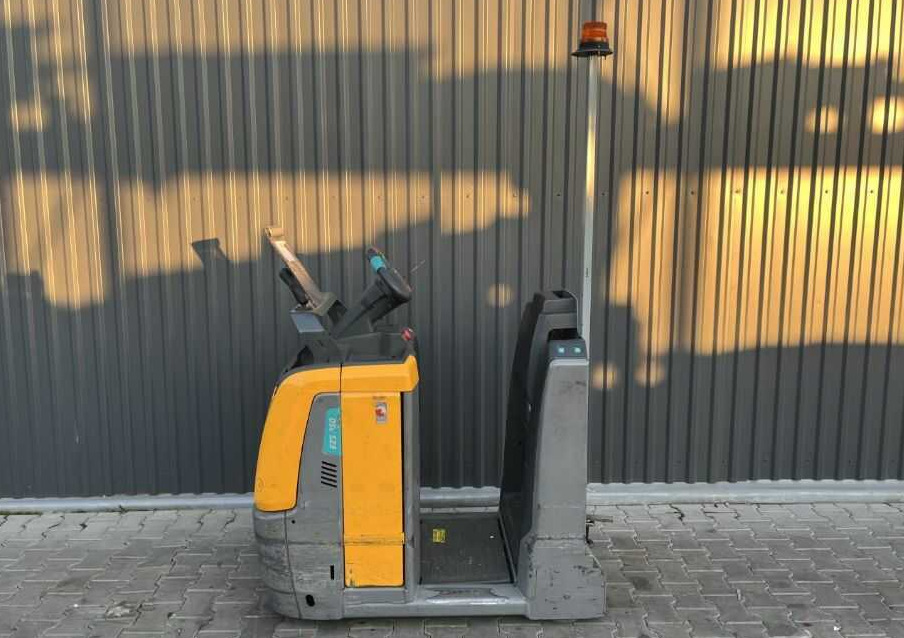Jungheinrich EZS350 - Chariot tracteur: photos 2 Jungheinrich EZS350 - Chariot tracteur: photos 2