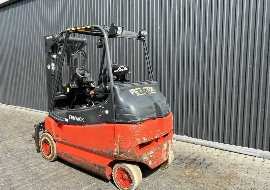 Linde E25 - Chariot élévateur électrique: photos 3 Linde E25 - Chariot élévateur électrique: photos 3