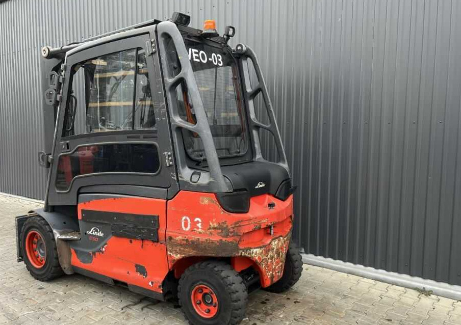 Linde E50HL-01 - Chariot élévateur électrique: photos 3 Linde E50HL-01 - Chariot élévateur électrique: photos 3