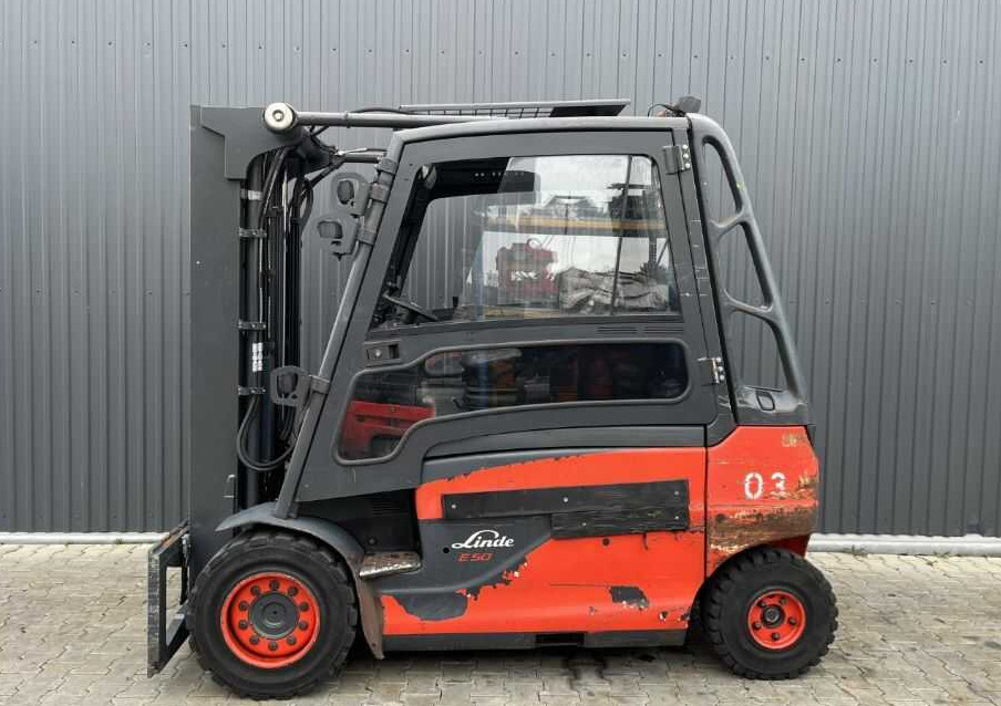 Linde E50HL-01 - Chariot élévateur électrique: photos 2 Linde E50HL-01 - Chariot élévateur électrique: photos 2