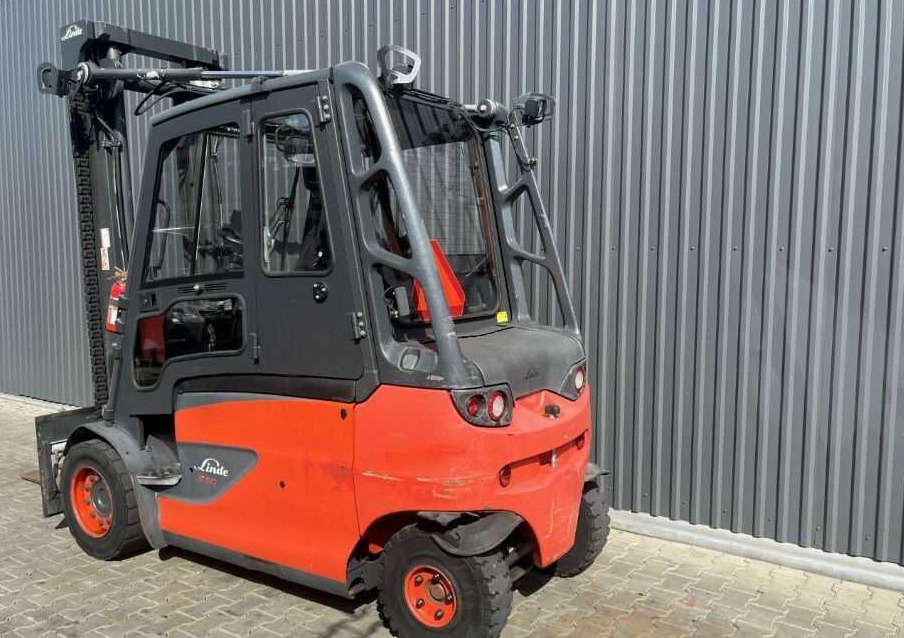 Linde E50HL-01 - Chariot élévateur électrique: photos 3 Linde E50HL-01 - Chariot élévateur électrique: photos 3