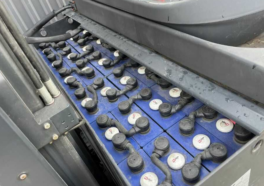 Linde R14 - Chariot à mât rétractable: photos 3 Linde R14 - Chariot à mât rétractable: photos 3