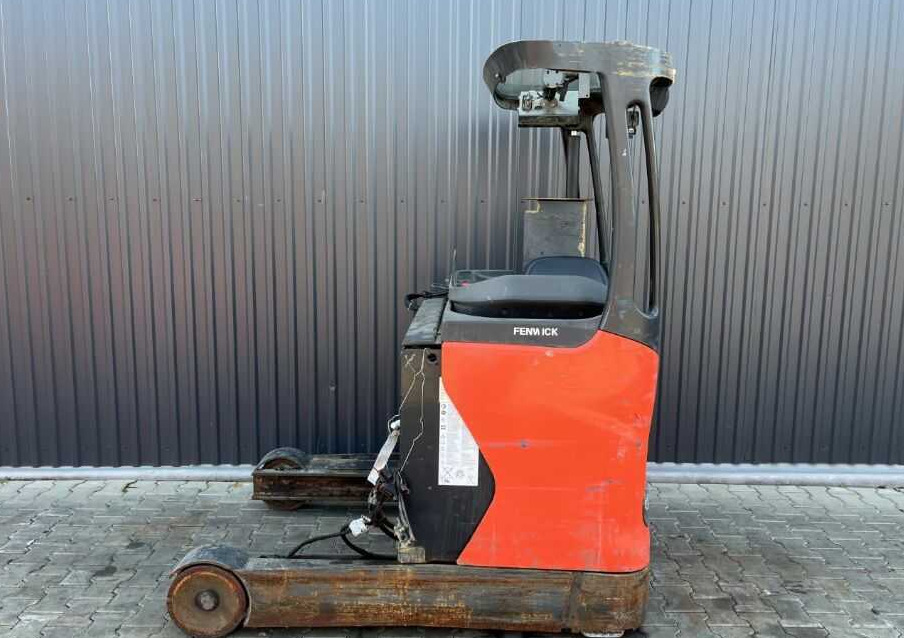 Linde R16HD-01 - Chariot à mât rétractable: photos 2 Linde R16HD-01 - Chariot à mât rétractable: photos 2