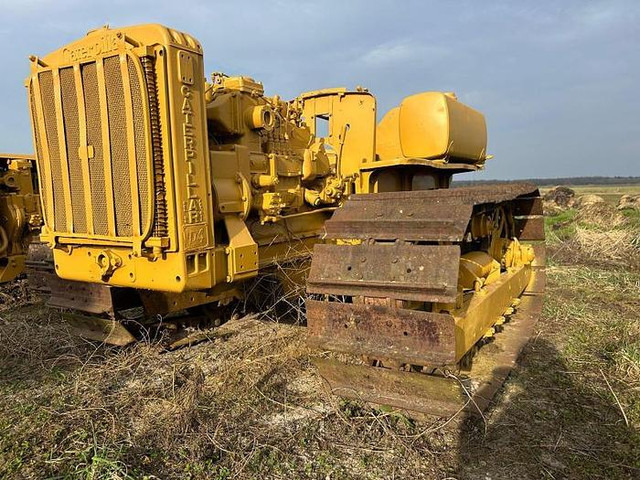 Caterpillar D4 - - Bulldozer: photos 1 Caterpillar D4 - - Bulldozer: photos 1