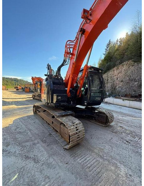 Hitachi ZX225USLC-6 - Pelle: photos 5 Hitachi ZX225USLC-6 - Pelle: photos 5