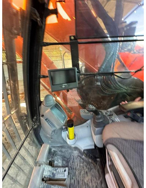 Hitachi ZX225USLC-6 - Pelle sur chenille: photos 5 Hitachi ZX225USLC-6 - Pelle sur chenille: photos 5