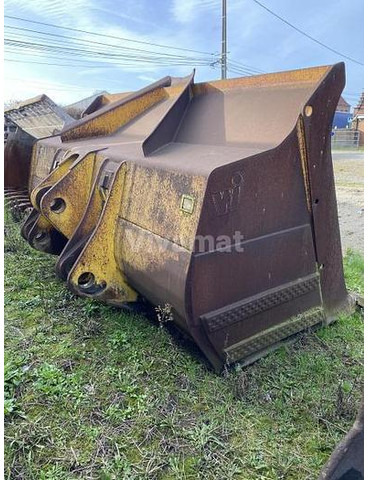 Komatsu WA500 3 buckets availaible - - Godet: photos 3 Komatsu WA500 3 buckets availaible - - Godet: photos 3