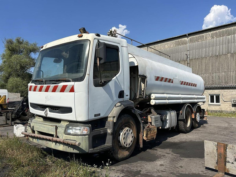 Renault 320 - Camion citerne: photos 1 Renault 320 - Camion citerne: photos 1