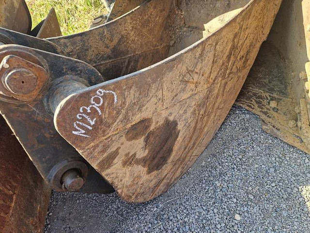 Terex TLB840PS - Godet: photos 2 Terex TLB840PS - Godet: photos 2