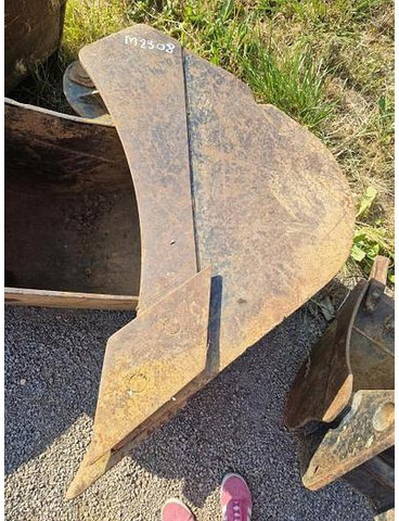 Terex TLB840PS - Godet: photos 1 Terex TLB840PS - Godet: photos 1