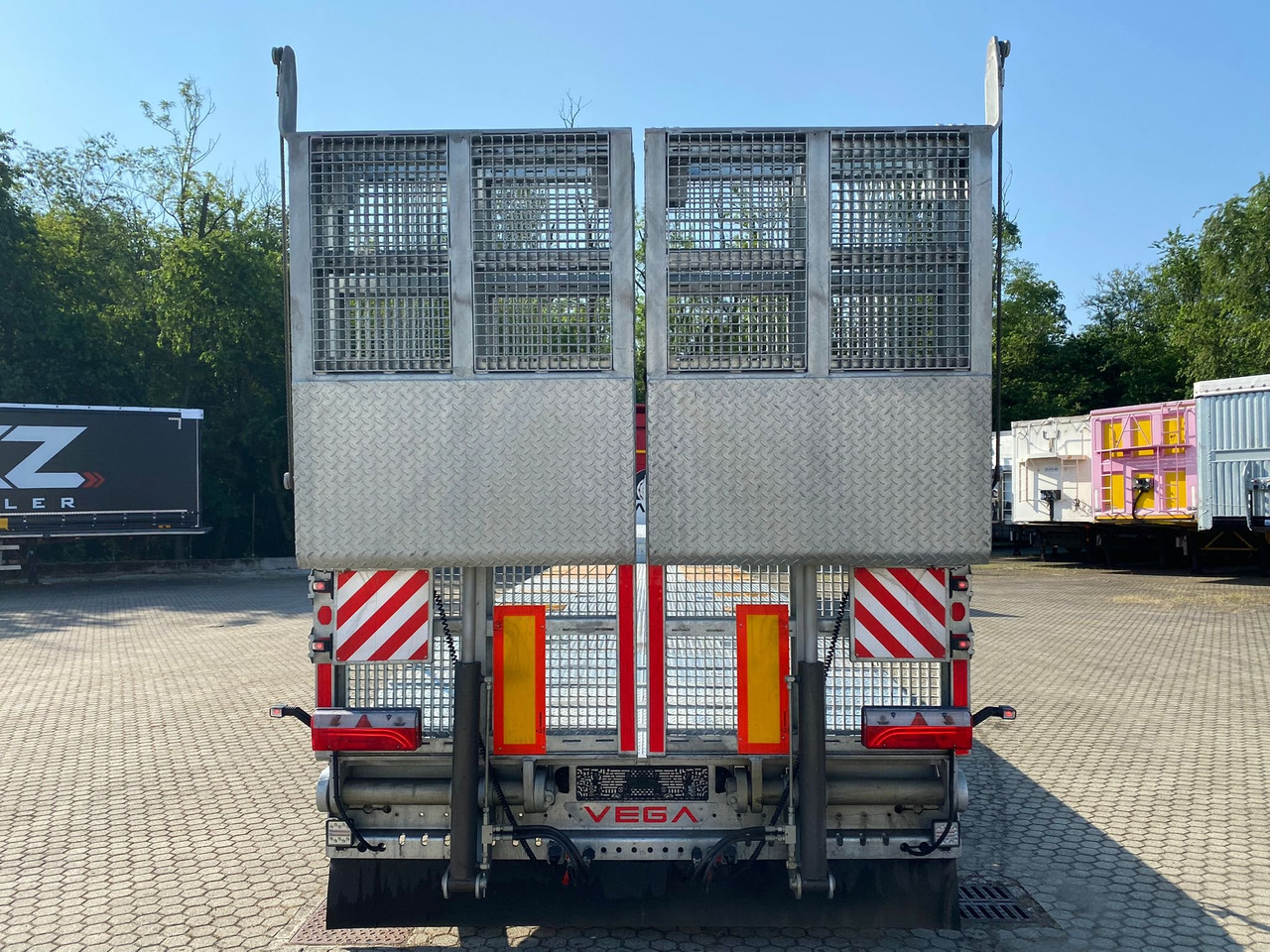 3 AXLE LOWBED (VEGA ITALIANO) - Semi-remorque surbaissé: photos 3 3 AXLE LOWBED (VEGA ITALIANO) - Semi-remorque surbaissé: photos 3