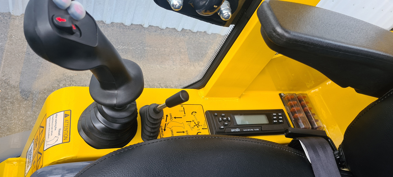 Valet de ferme neuf Eurotrac W11 Radlader Hoflader: photos 8