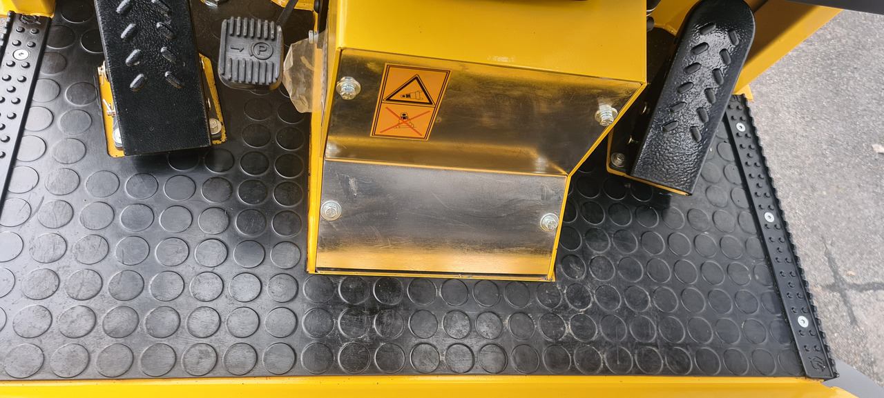 Valet de ferme neuf Eurotrac W11 Radlader Hoflader: photos 12