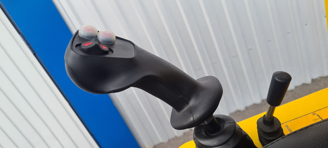 Valet de ferme neuf Eurotrac W11 Radlader Hoflader: photos 11