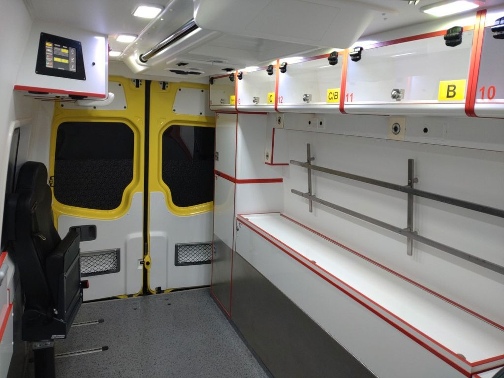Ambulance Mercedes-Benz Sprinter ITW RTW 519  2x on Stock: photos 6