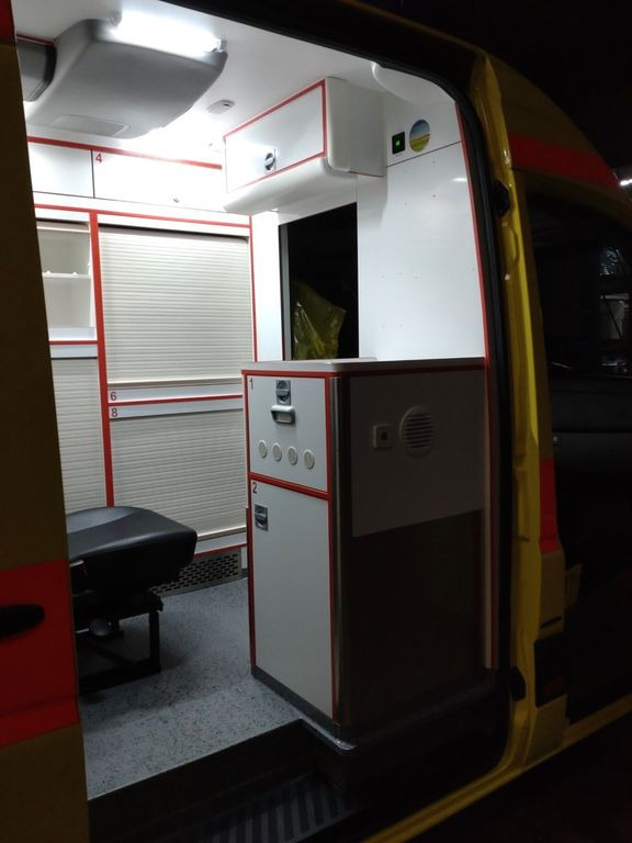 Ambulance Mercedes-Benz Sprinter ITW RTW 519  2x on Stock: photos 9