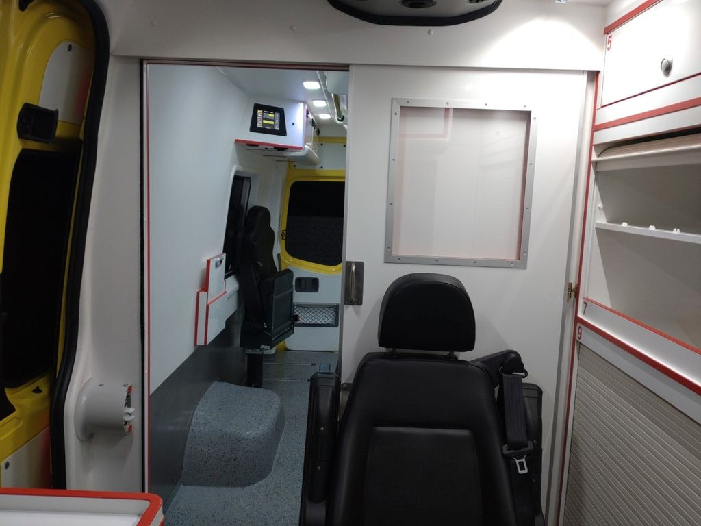 Ambulance Mercedes-Benz Sprinter ITW RTW 519  2x on Stock: photos 8