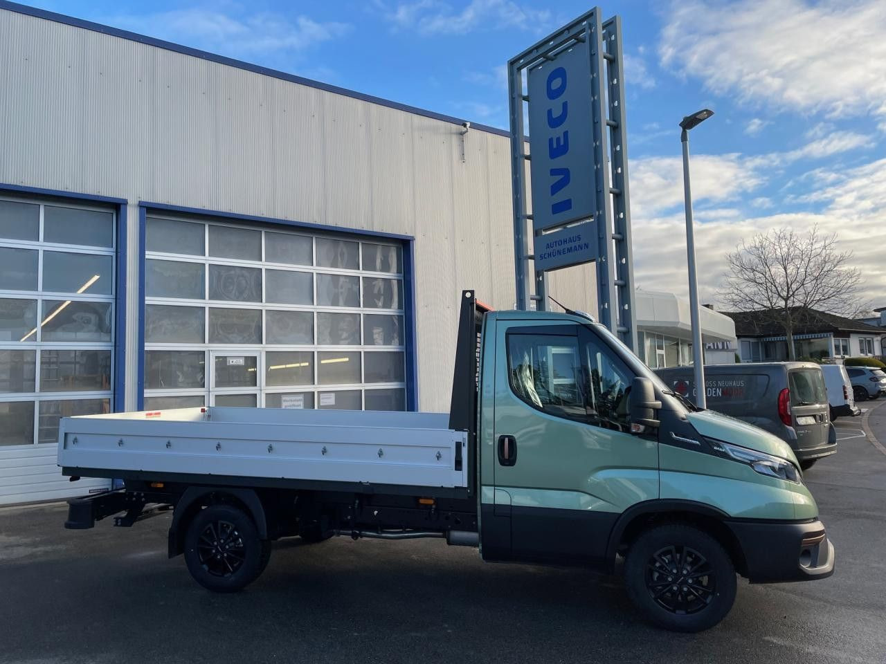 Iveco Daily 35S14A8 Euro6 Klima AHK Navi ZV Iveco Daily 35S14A8 Euro6 Klima AHK Navi ZV - Fourgon plateau: photos 3 Iveco Daily 35S14A8 Euro6 Klima AHK Navi ZV Iveco Daily 35S14A8 Euro6 Klima AHK Navi ZV - Fourgon plateau: photos 3