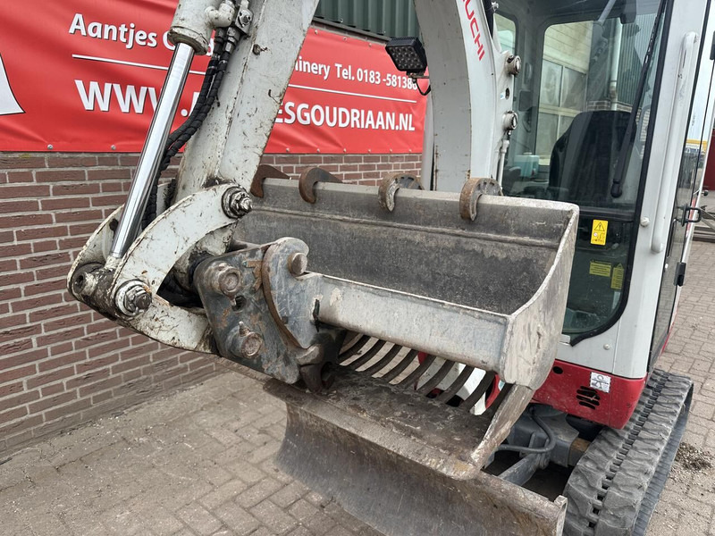 Takeuchi TB216 - Gebruikt - Mini pelle: photos 3 Takeuchi TB216 - Gebruikt - Mini pelle: photos 3